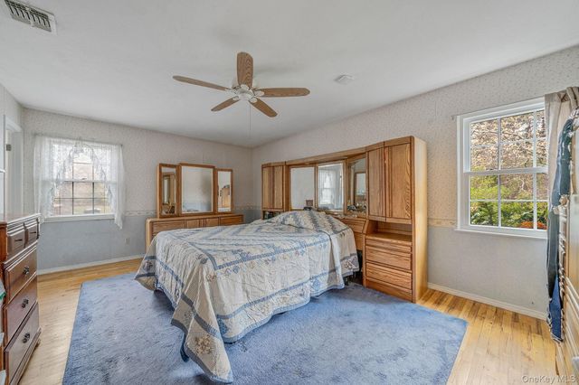 1 Whitman Drive, Medford, NY 11763