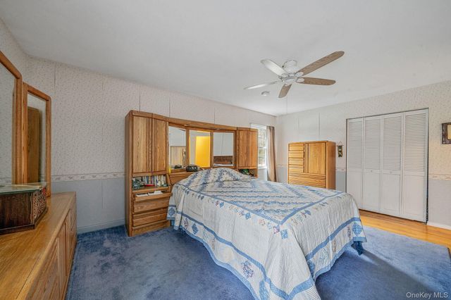 1 Whitman Drive, Medford, NY 11763