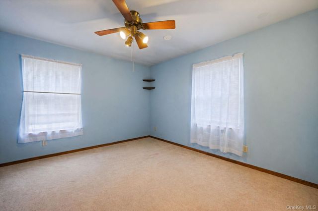 1 Whitman Drive, Medford, NY 11763