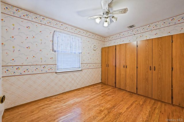 1 Whitman Drive, Medford, NY 11763