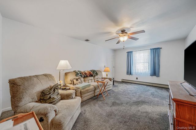 1 Whitman Drive, Medford, NY 11763