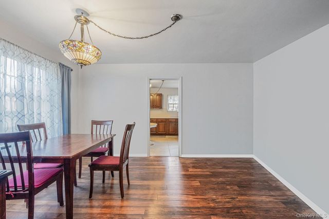 1 Whitman Drive, Medford, NY 11763