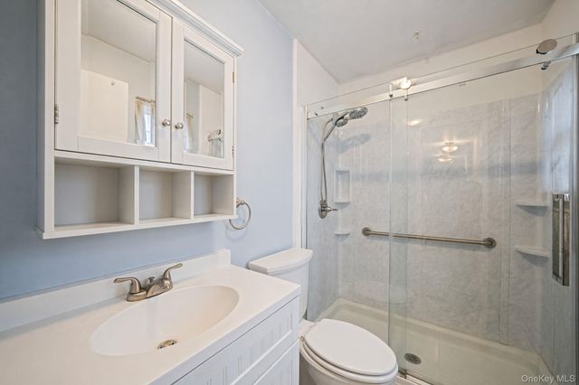 1 Whitman Drive, Medford, NY 11763