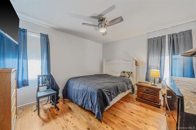 1 Whitman Drive, Medford, NY 11763