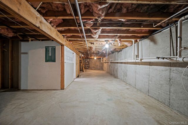 1 Whitman Drive, Medford, NY 11763