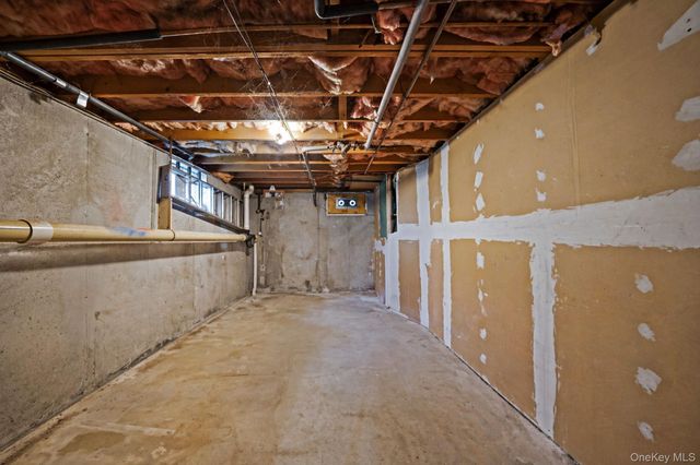 1 Whitman Drive, Medford, NY 11763