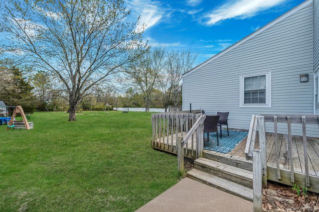 1 Whitman Drive, Medford, NY 11763