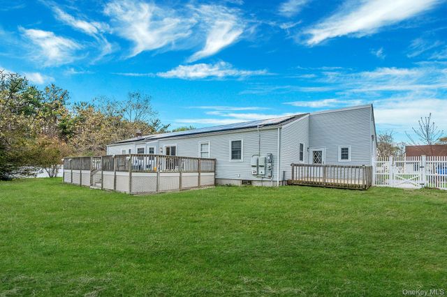 1 Whitman Drive, Medford, NY 11763