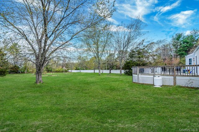 1 Whitman Drive, Medford, NY 11763