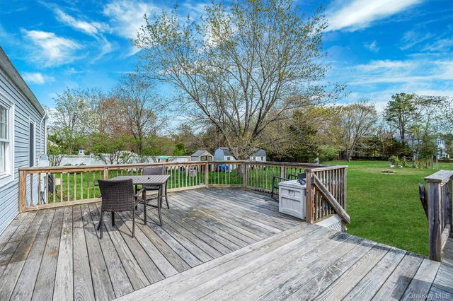 1 Whitman Drive, Medford, NY 11763