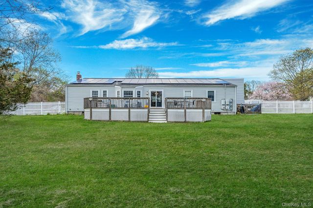 1 Whitman Drive, Medford, NY 11763