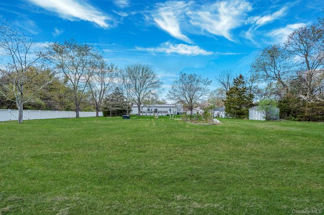 1 Whitman Drive, Medford, NY 11763