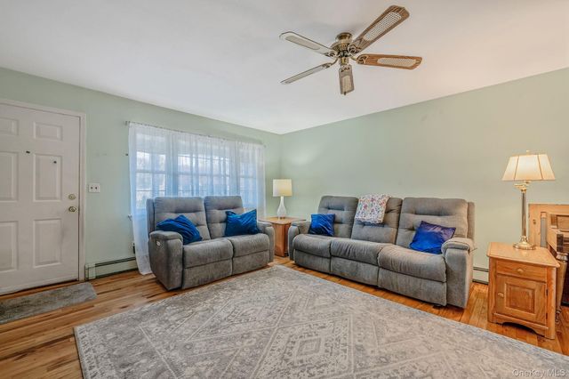 1 Whitman Drive, Medford, NY 11763