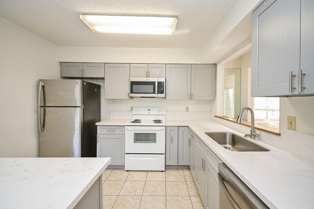 13115 Richmond Avenue, Houston, TX 77082