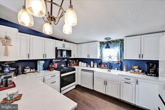 3 SUMMER DR, Elizabethtown, PA 17022