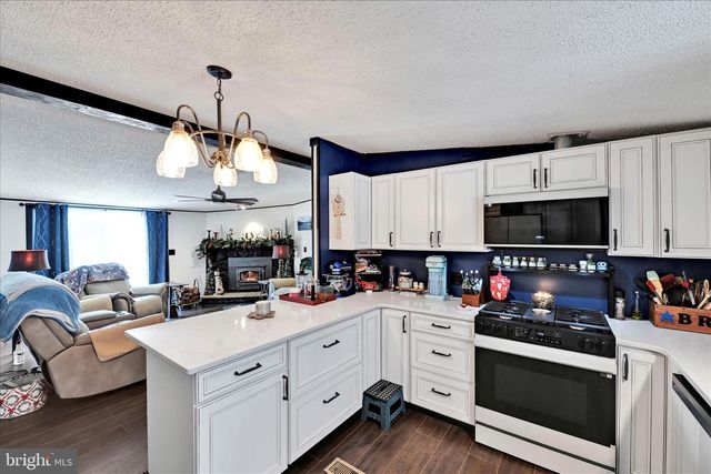 3 SUMMER DR, Elizabethtown, PA 17022