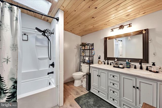 3 SUMMER DR, Elizabethtown, PA 17022