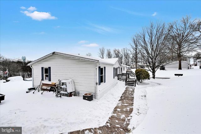 3 SUMMER DR, Elizabethtown, PA 17022