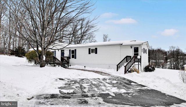 3 SUMMER DR, Elizabethtown, PA 17022
