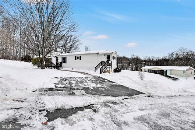3 SUMMER DR, Elizabethtown, PA 17022