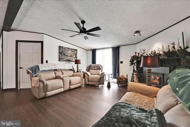 3 SUMMER DR, Elizabethtown, PA 17022