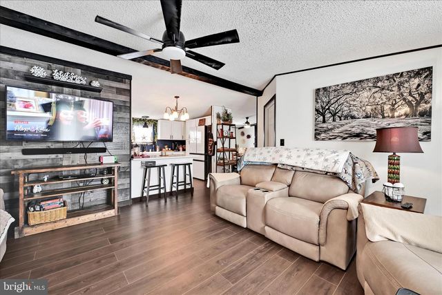 3 SUMMER DR, Elizabethtown, PA 17022