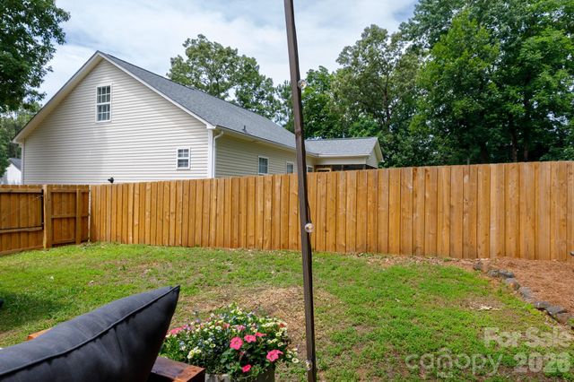 1566 Meadow Glen Lane, Rock Hill, SC 29730