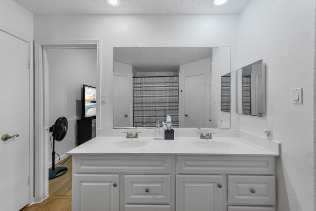 13835 Walnut Hollow Lane, Houston, TX 77082