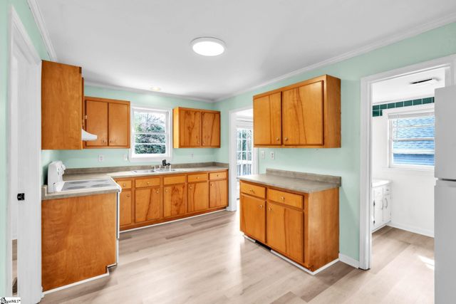 5 Bagwell Avenue, Greenville, SC 29611
