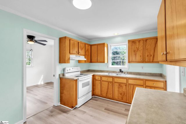 5 Bagwell Avenue, Greenville, SC 29611