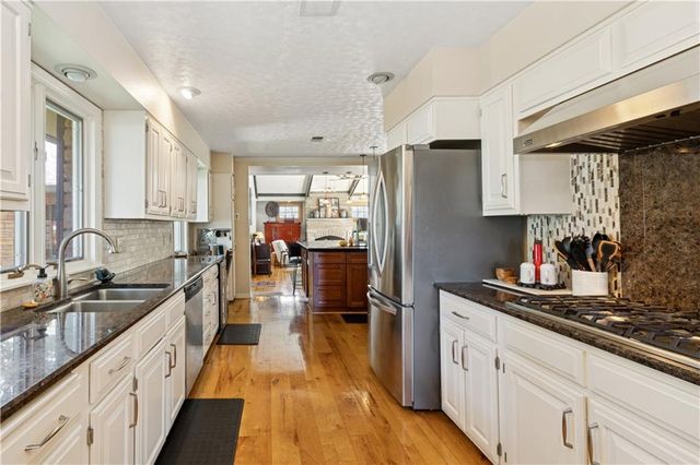 3815 W 63rd Street, Mission Hills, KS 66208