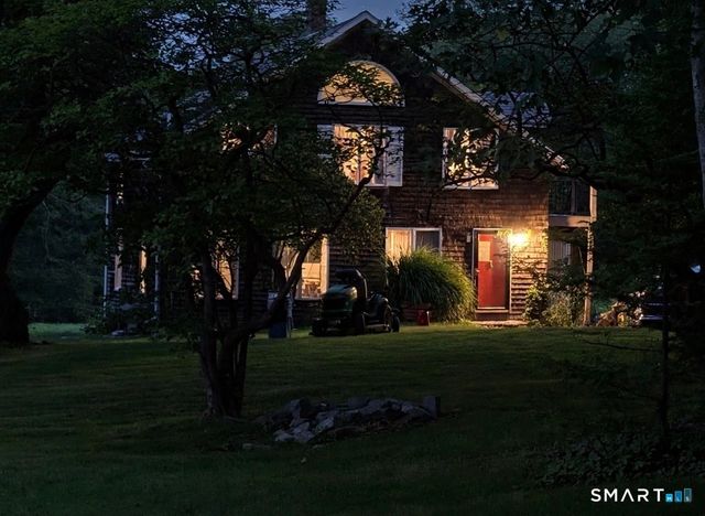 186 Great Neck Road, Waterford, CT 06385