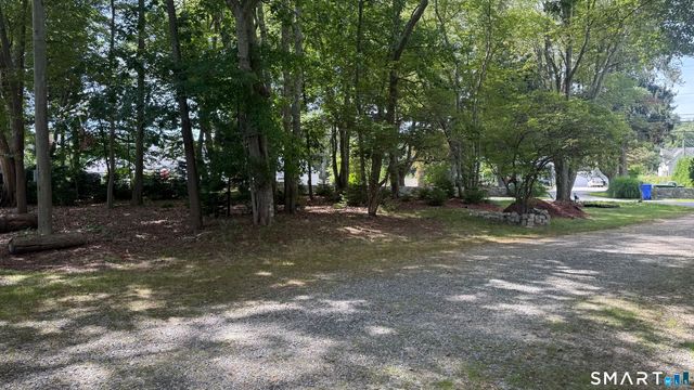 186 Great Neck Road, Waterford, CT 06385