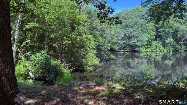186 Great Neck Road, Waterford, CT 06385