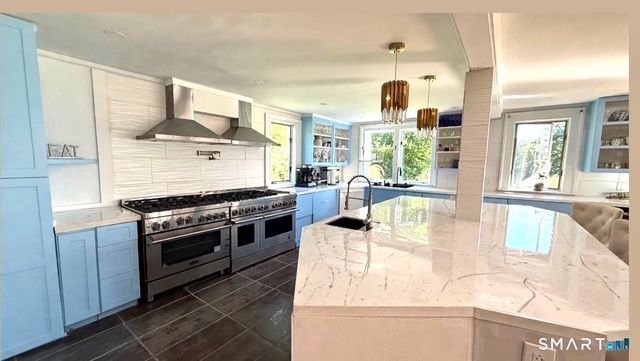 186 Great Neck Road, Waterford, CT 06385