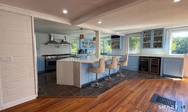 186 Great Neck Road, Waterford, CT 06385