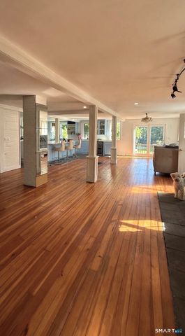 186 Great Neck Road, Waterford, CT 06385