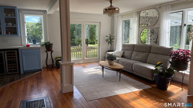 186 Great Neck Road, Waterford, CT 06385