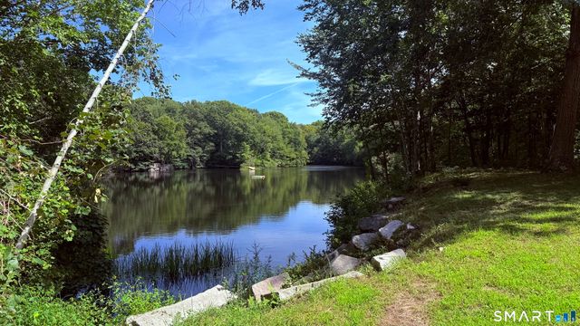 186 Great Neck Road, Waterford, CT 06385
