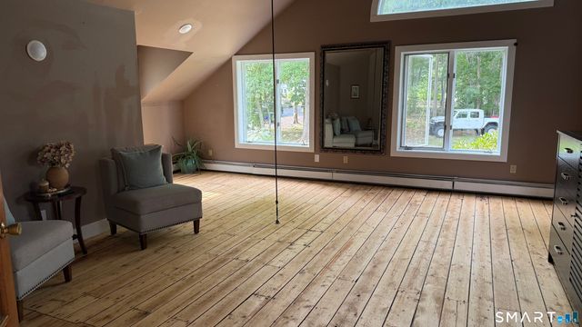 186 Great Neck Road, Waterford, CT 06385