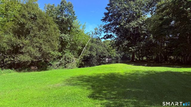 186 Great Neck Road, Waterford, CT 06385
