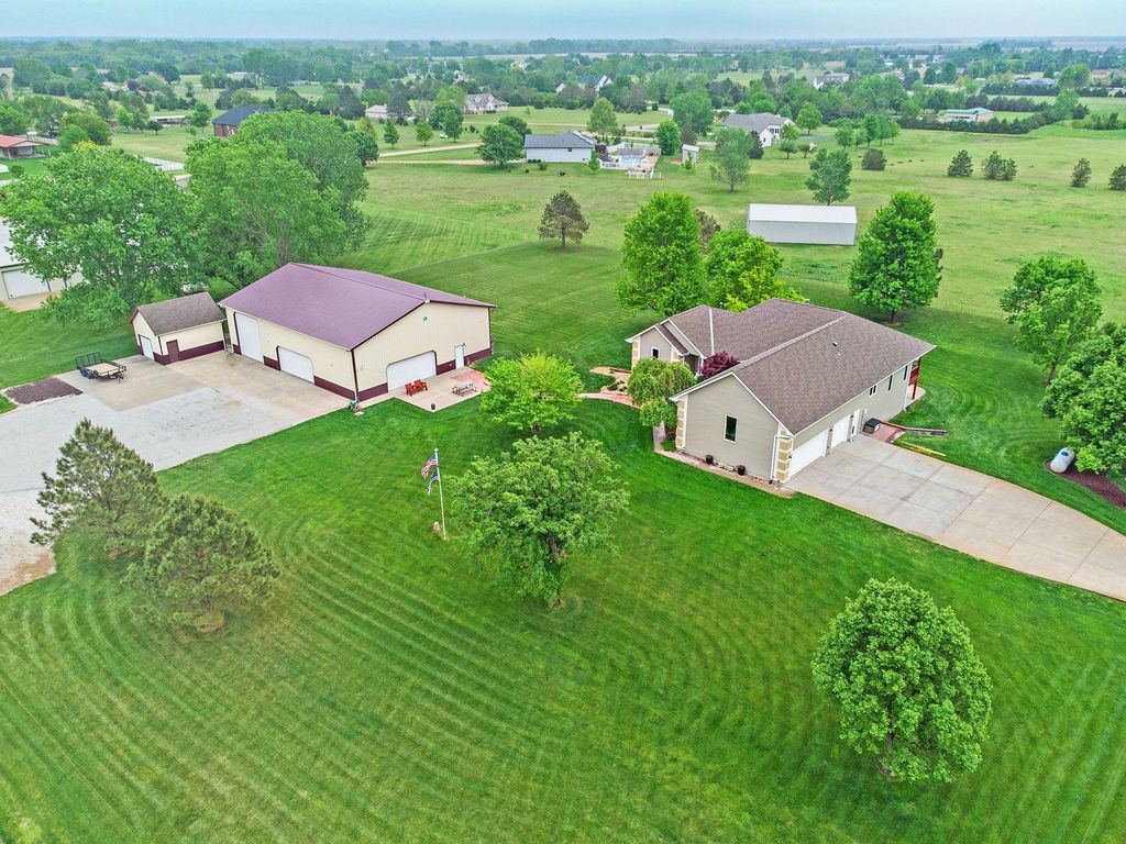 8160 N Hoover, Valley Center, KS 67147