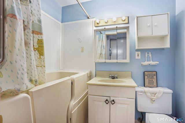 701 Beacon Valley Road APT 25, Naugatuck, CT 06770