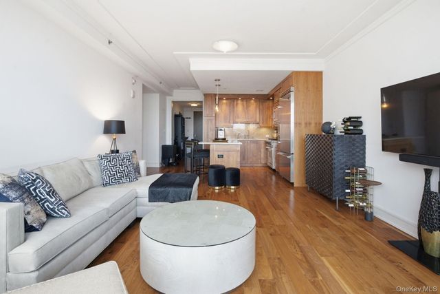 5 Renaissance Square 15C, White Plains, NY 10601