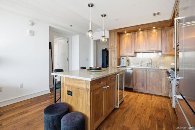 5 Renaissance Square 15C, White Plains, NY 10601