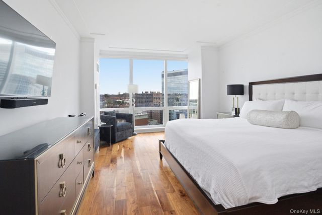 5 Renaissance Square 15C, White Plains, NY 10601