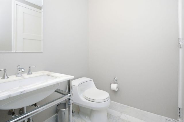 5 Renaissance Square 15C, White Plains, NY 10601