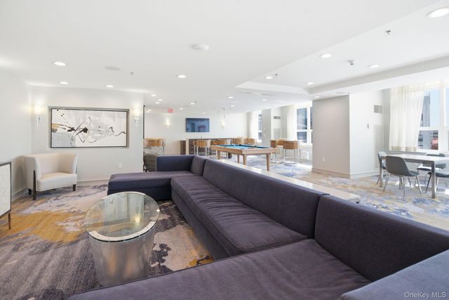 5 Renaissance Square 15C, White Plains, NY 10601