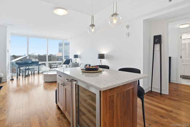 5 Renaissance Square 15C, White Plains, NY 10601