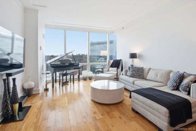 5 Renaissance Square 15C, White Plains, NY 10601
